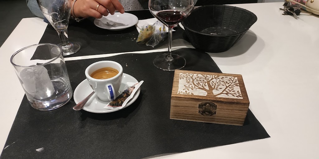 Cafe Bar Maxi — Cafe