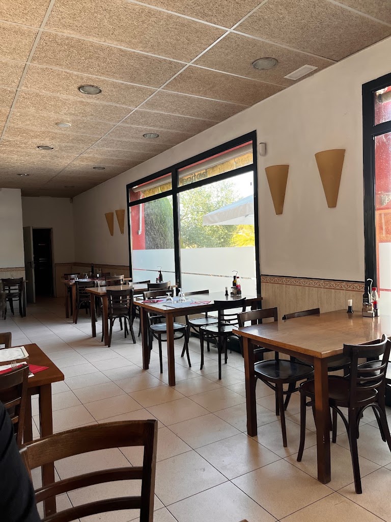 Area de Servei El Cabreres — Interior