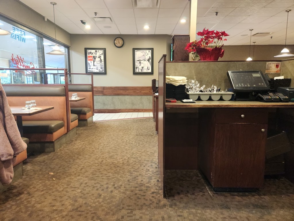 Smitty's Restaurant & Lounge - Moose Jaw Town 'N' Country in Moose Jaw