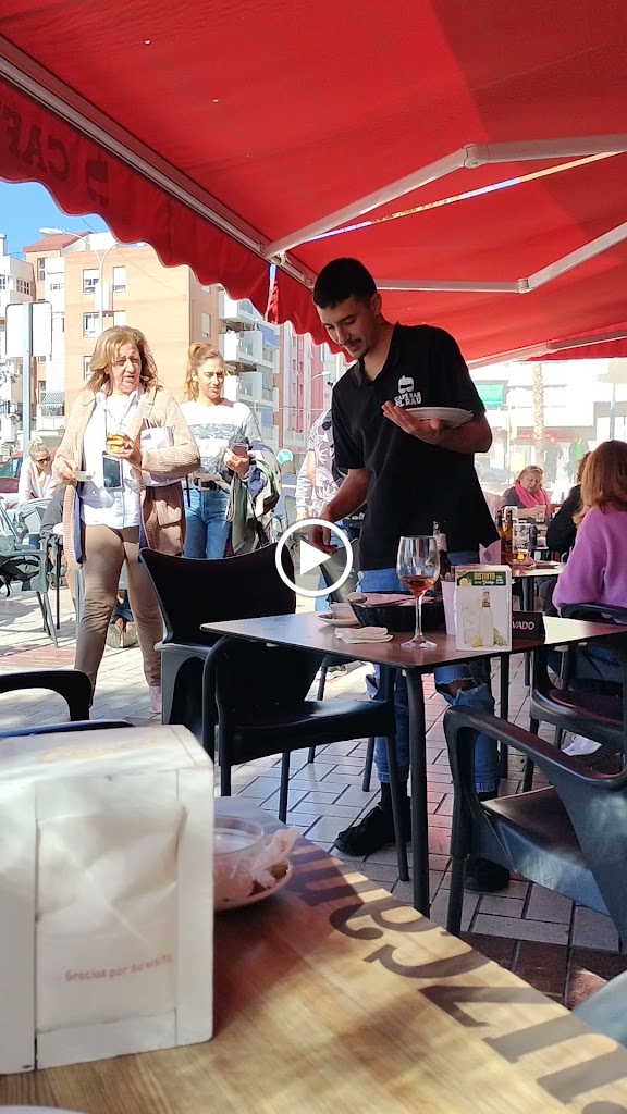 Cafe Bar El Rau — Videos