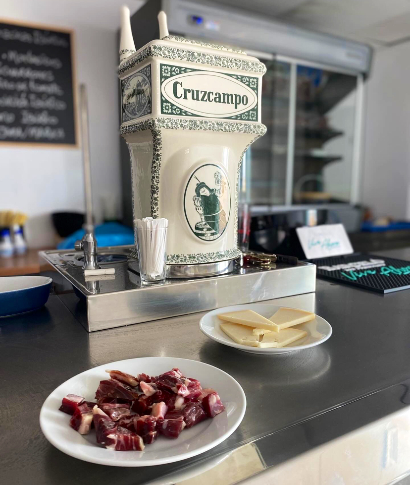 Cerveceria Duna — Comida y bebida