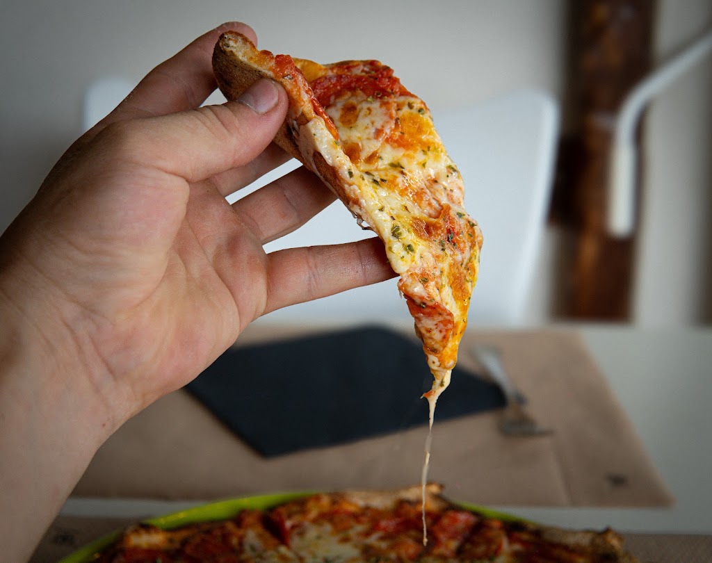 Ecco Mi Pizza — Comida y bebida