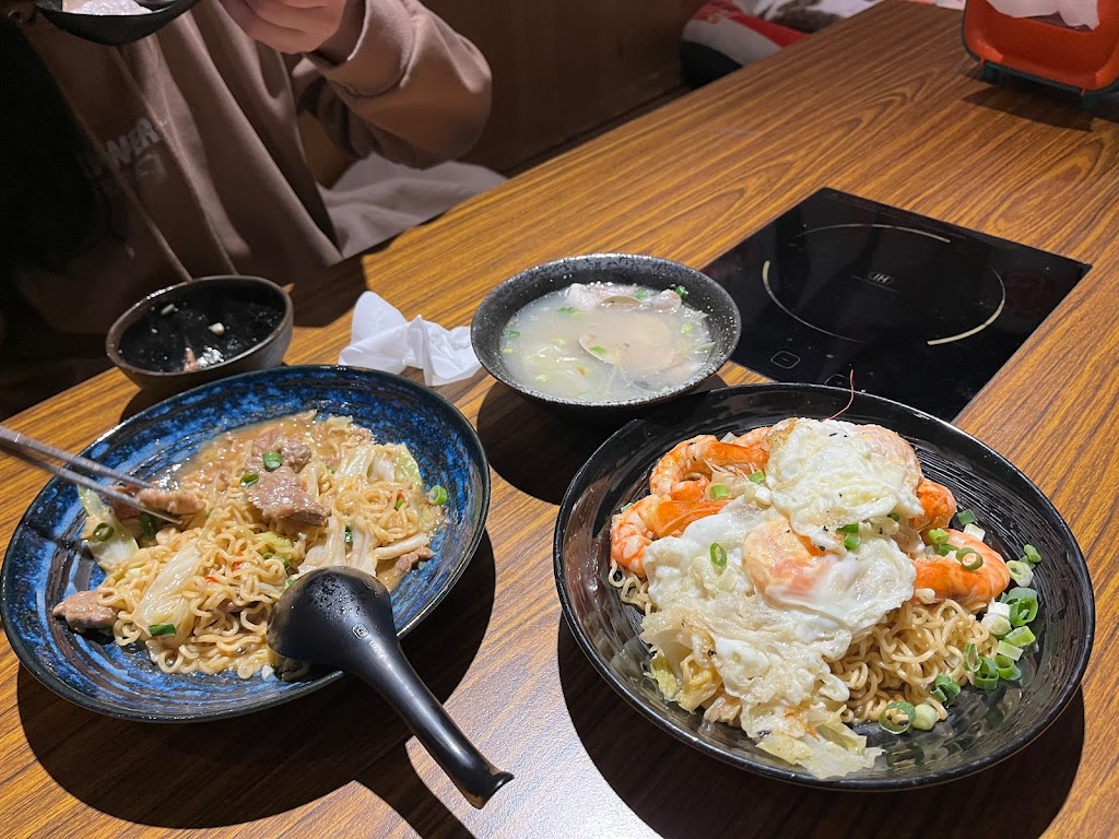 大漁炒泡麵、鮭魚生魚片寵物友善餐廳 的照片