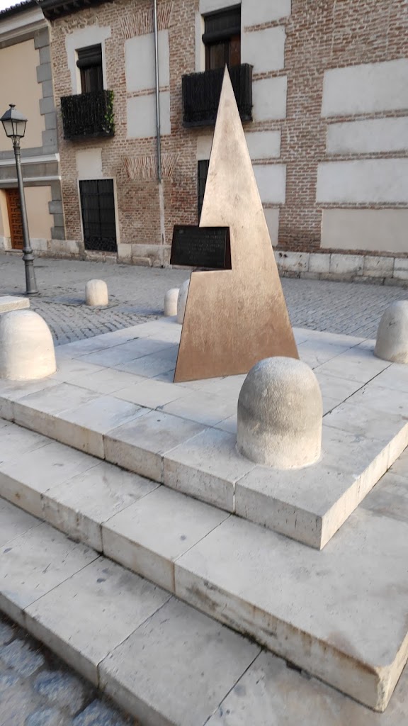 Monumento memoria del encuentro interreligioso de 1994