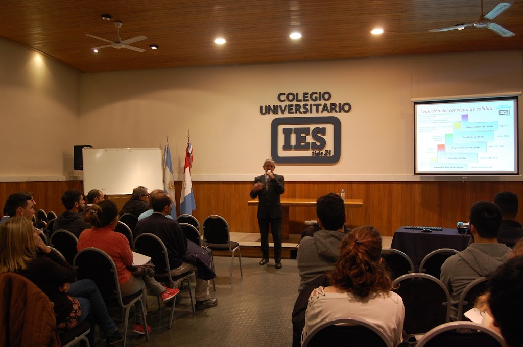 Colegio Universitario IES Siglo 21