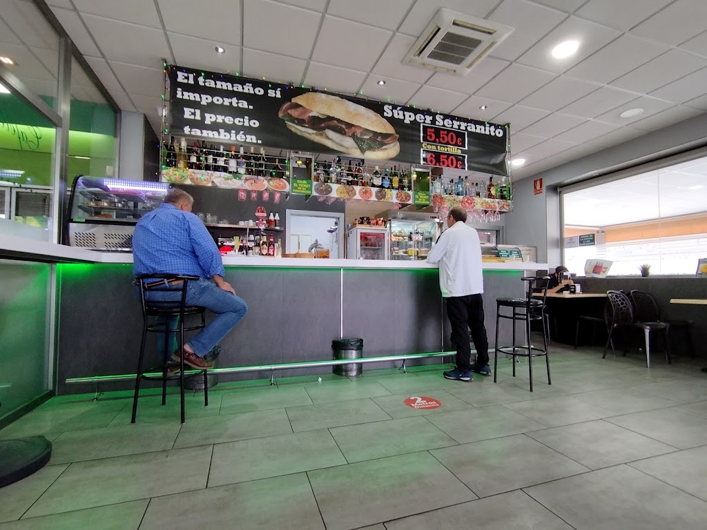 Cafeteria restaurante Cross — Ambiente