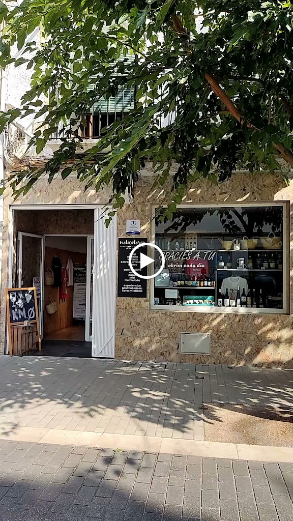 Melicatesen, productos de la tierra. Vino y regalos en Denia. Wine and presents.