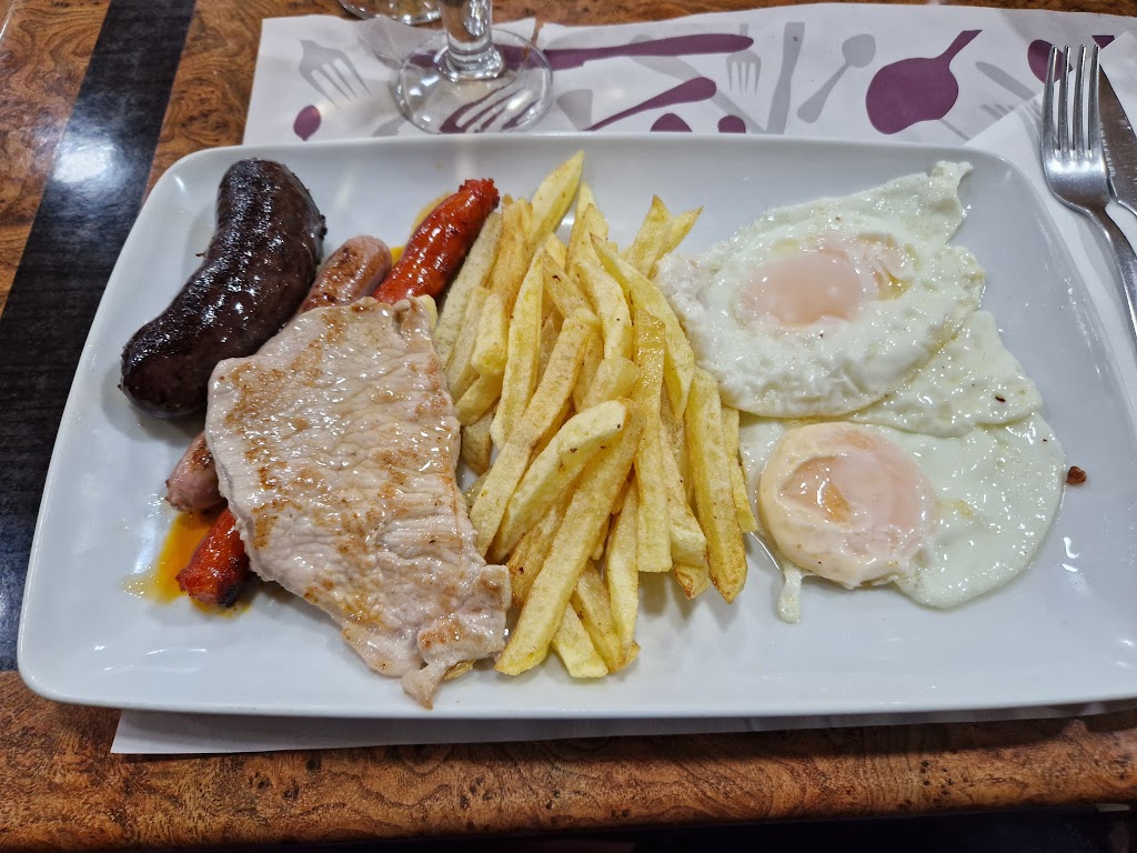 Bar-Restaurante Troya — Comida y bebida