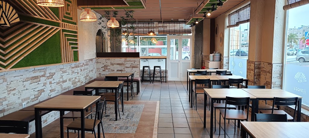 Atipicos Bar Puerto Real — Ambiente