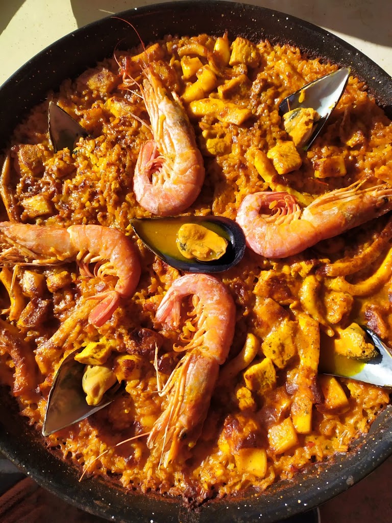 Bar El Refugio — Comida y bebida