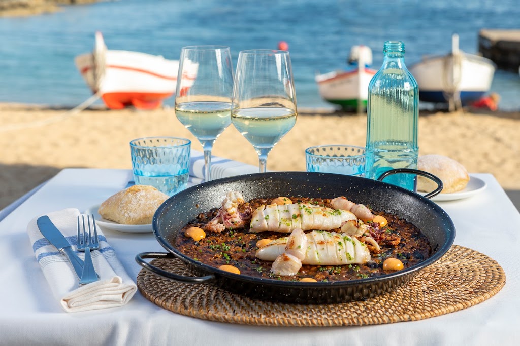 Les Voltes de Calella — Comida y bebida
