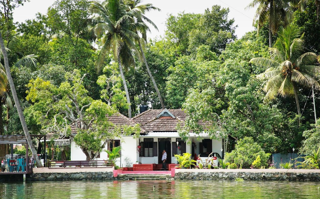 The Riveroots Waterfront Homestay