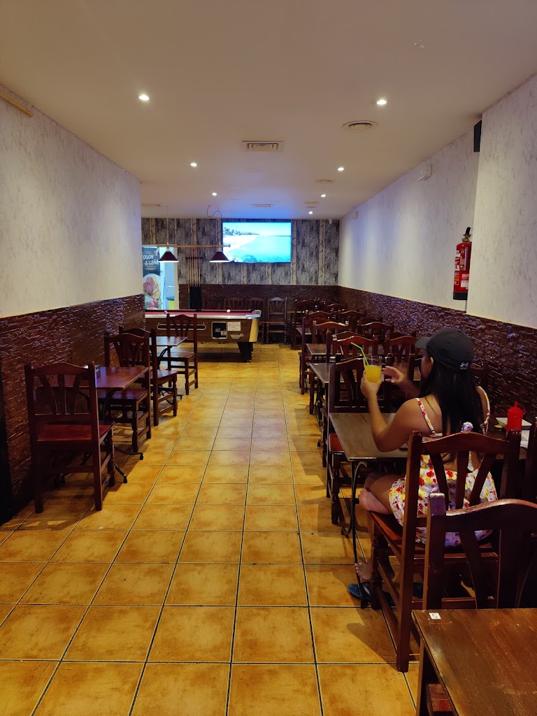 Fogon y Lena Bar Restaurante — Ambiente
