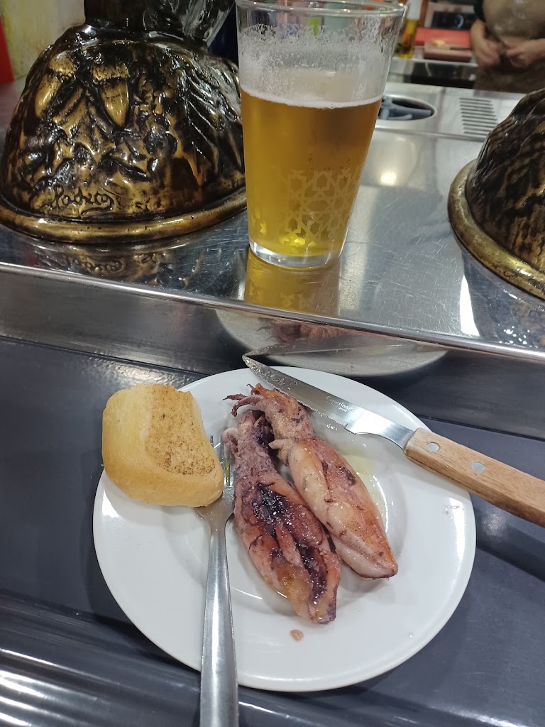 Taberna Almoguera — Comida y bebida