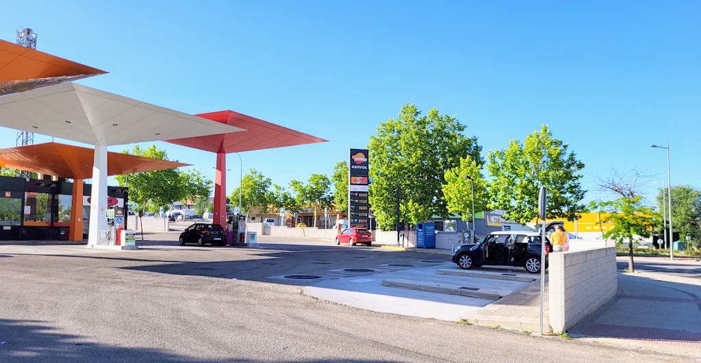 Estacion de Servicio Repsol — Surtidor de combustible