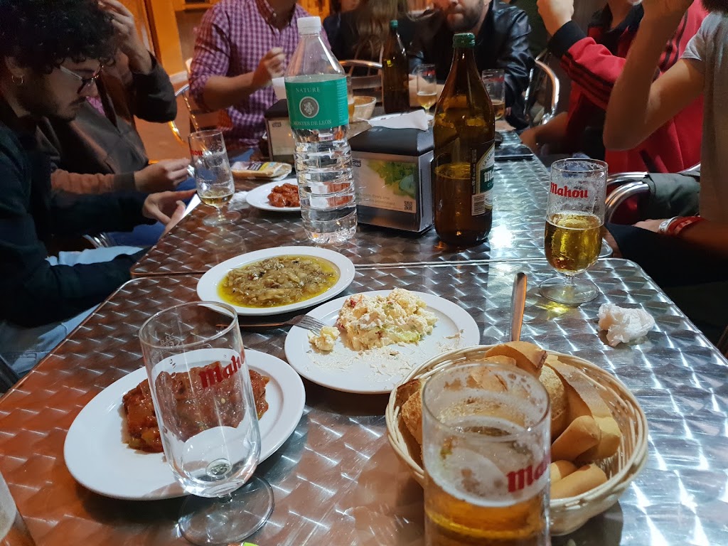 BAR NACIONAL — Comida y bebida