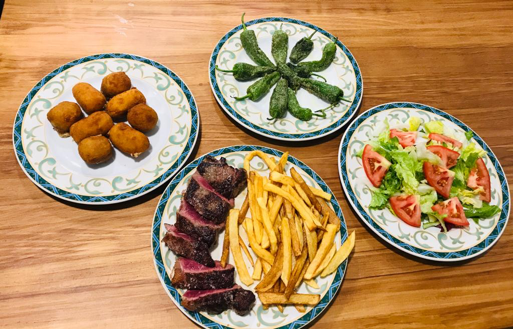 Bar New Magic — Comida y bebida