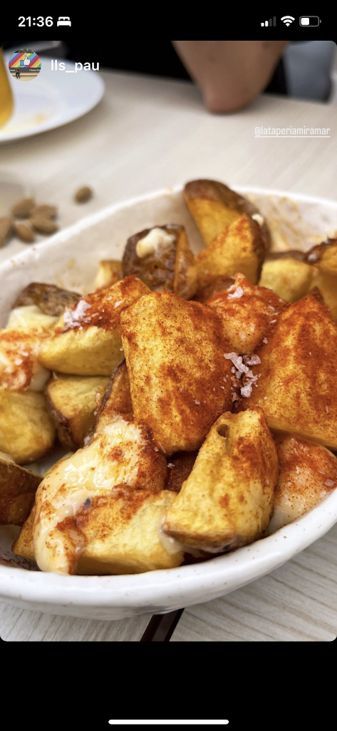 Taperia-Cafeteria Miramar — Comida y bebida