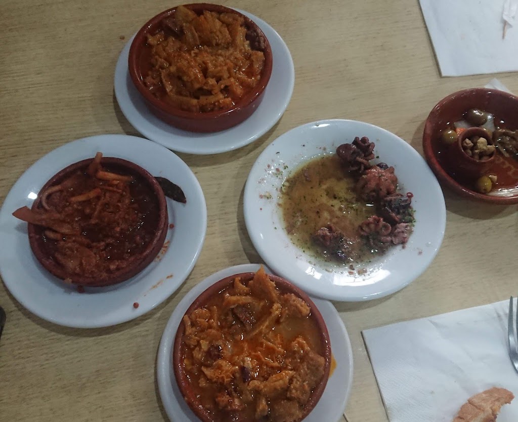 Bar Cafeteria Gama — Comida y bebida