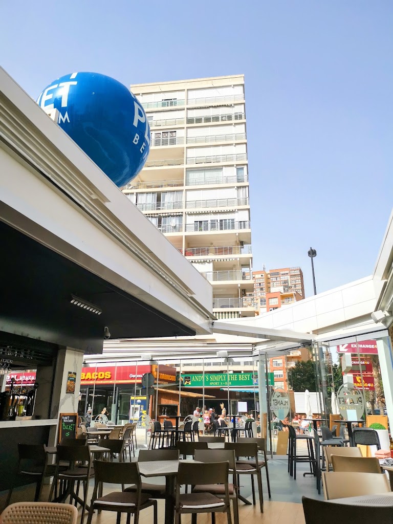 Planet Benidorm — Ambiente