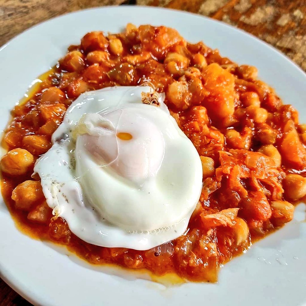 Bar Cafeteria Centro — Comida y bebida
