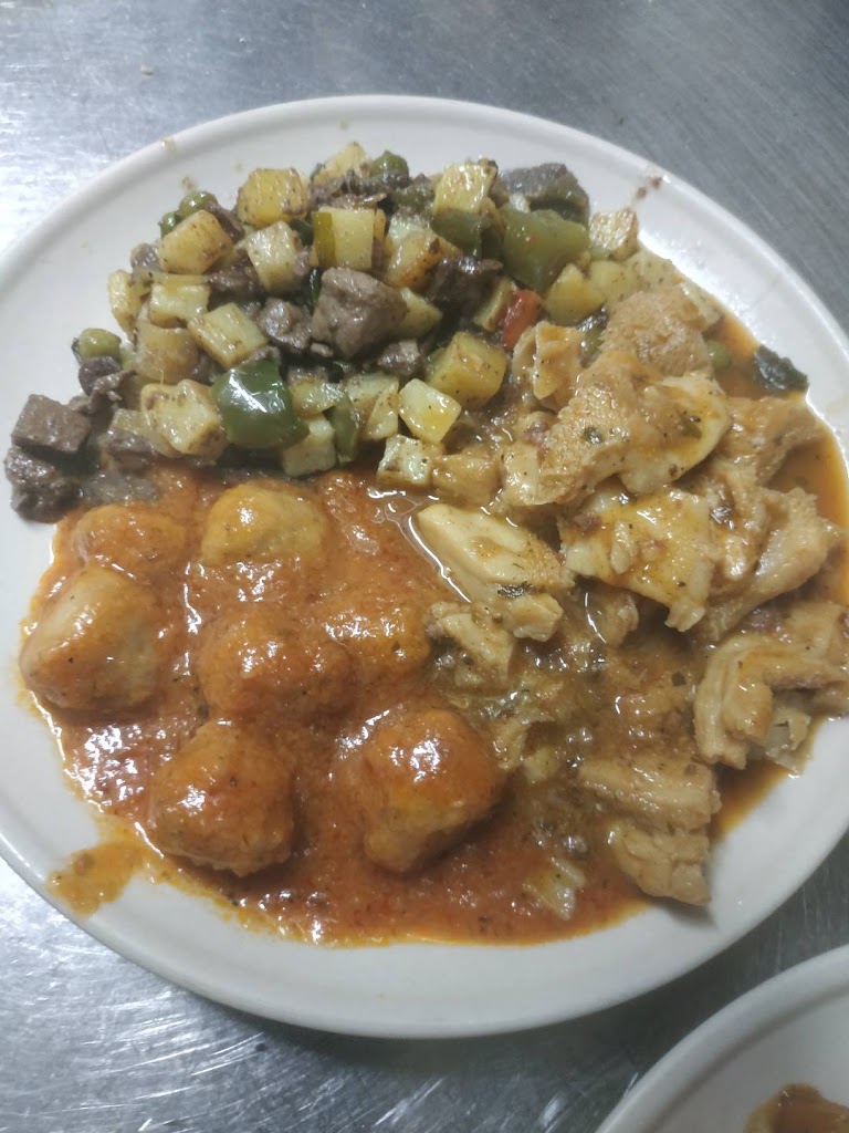 Restaurante S'alhambra — Comida y bebida