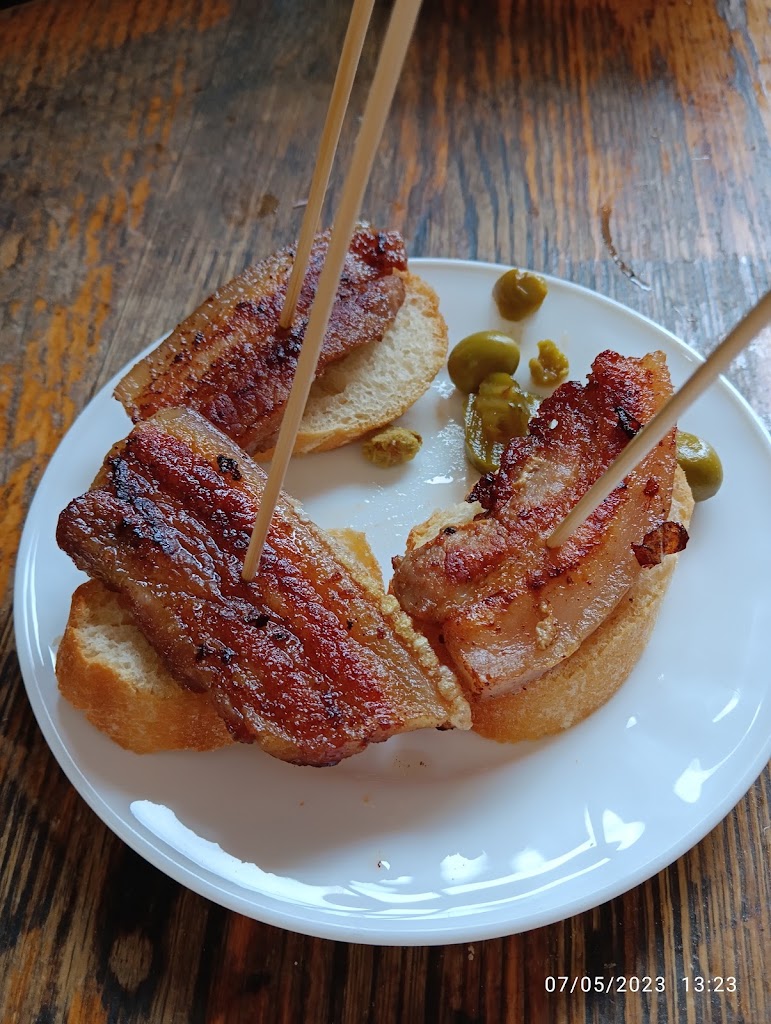 Bar Cerveceria El Coto — Comida y bebida