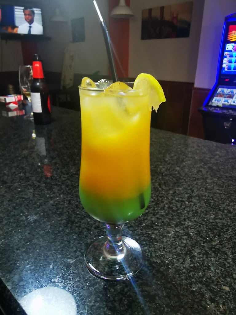 Bar Roma — Comida y bebida