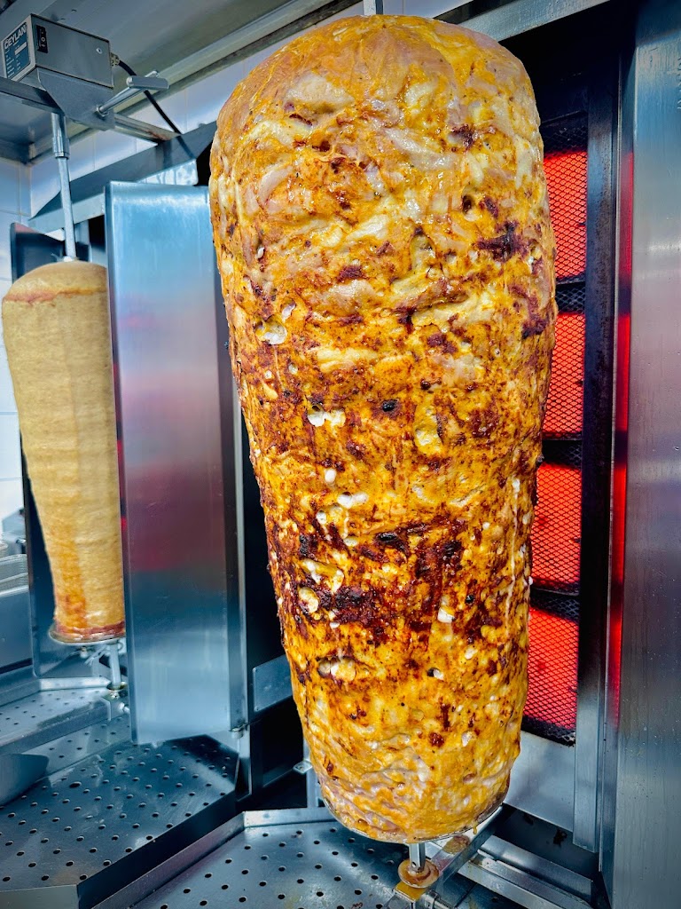 Cascabel Kebab & Burger — Comida y bebida