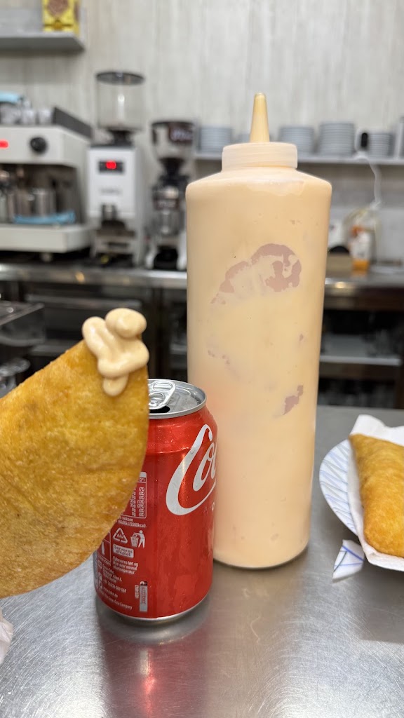 Bar Restaurante ESQUINICA (PEPE&PEPA) — Comida y bebida