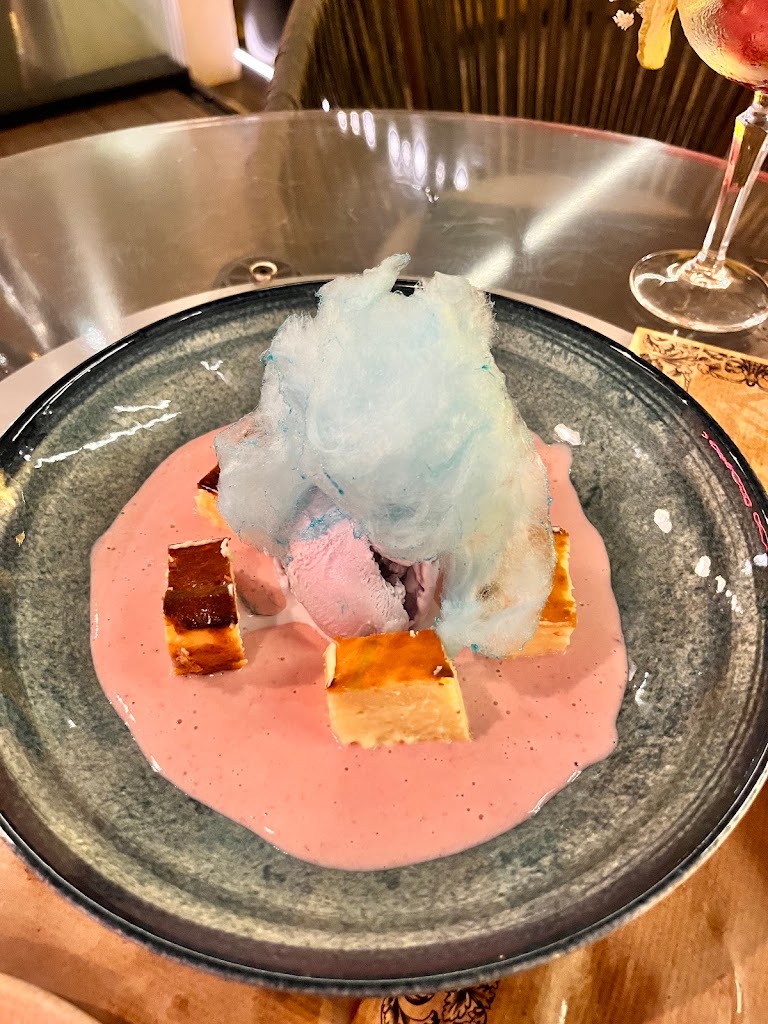 Bussy & Co. — Comida y bebida