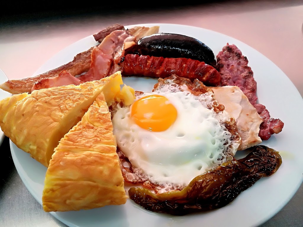 Taperia Lisboa — Comida y bebida