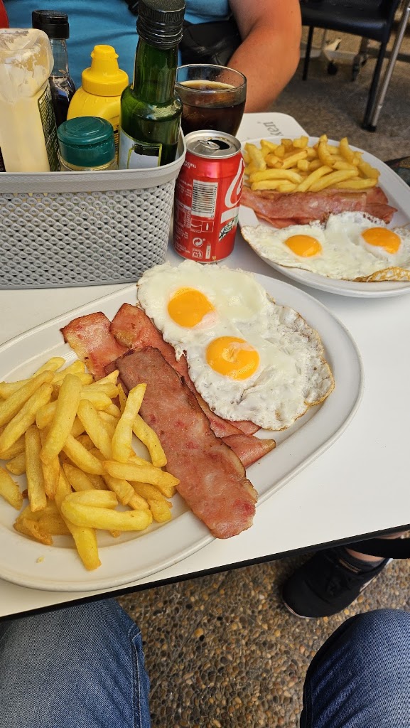 Caferia Tot Bo — Comida y bebida