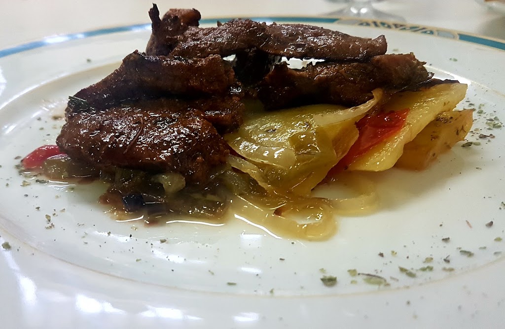 LOS JUNCOS SOCIEDAD RECREATIVA — Comida y bebida