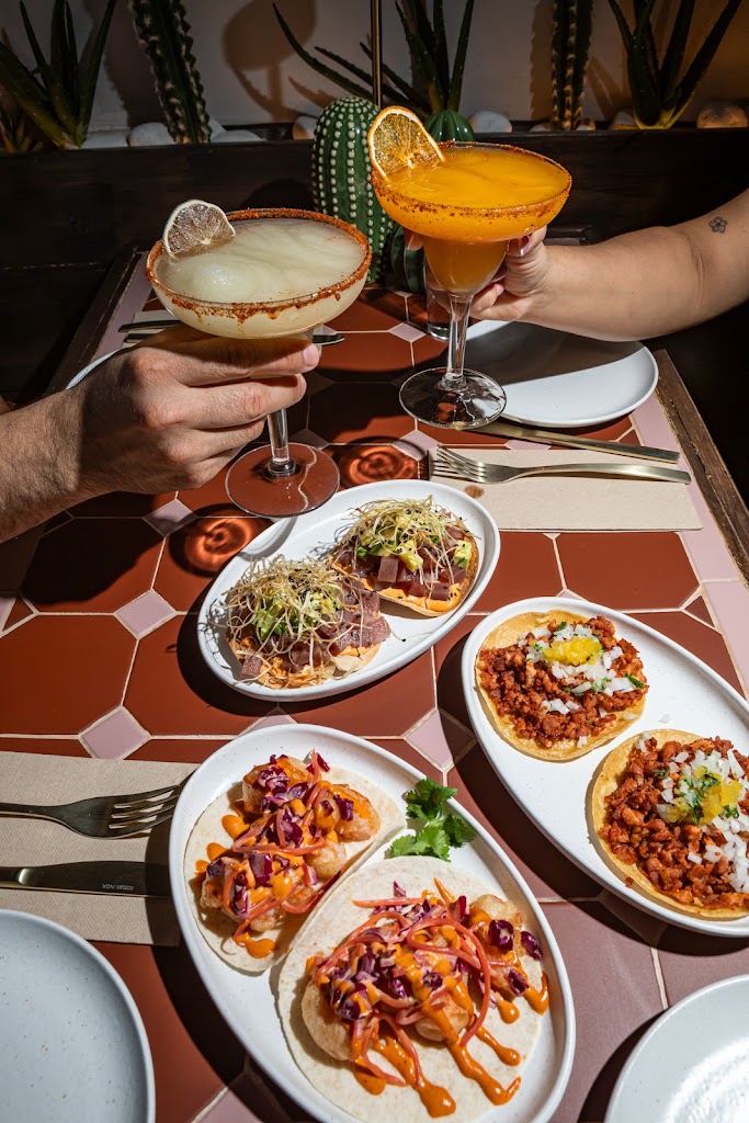 Tres Tequilas — Comida y bebida