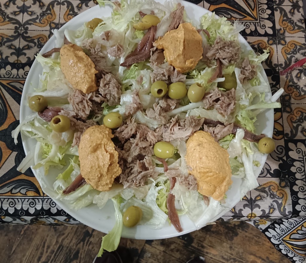 Bar cafeteria center — Comida y bebida