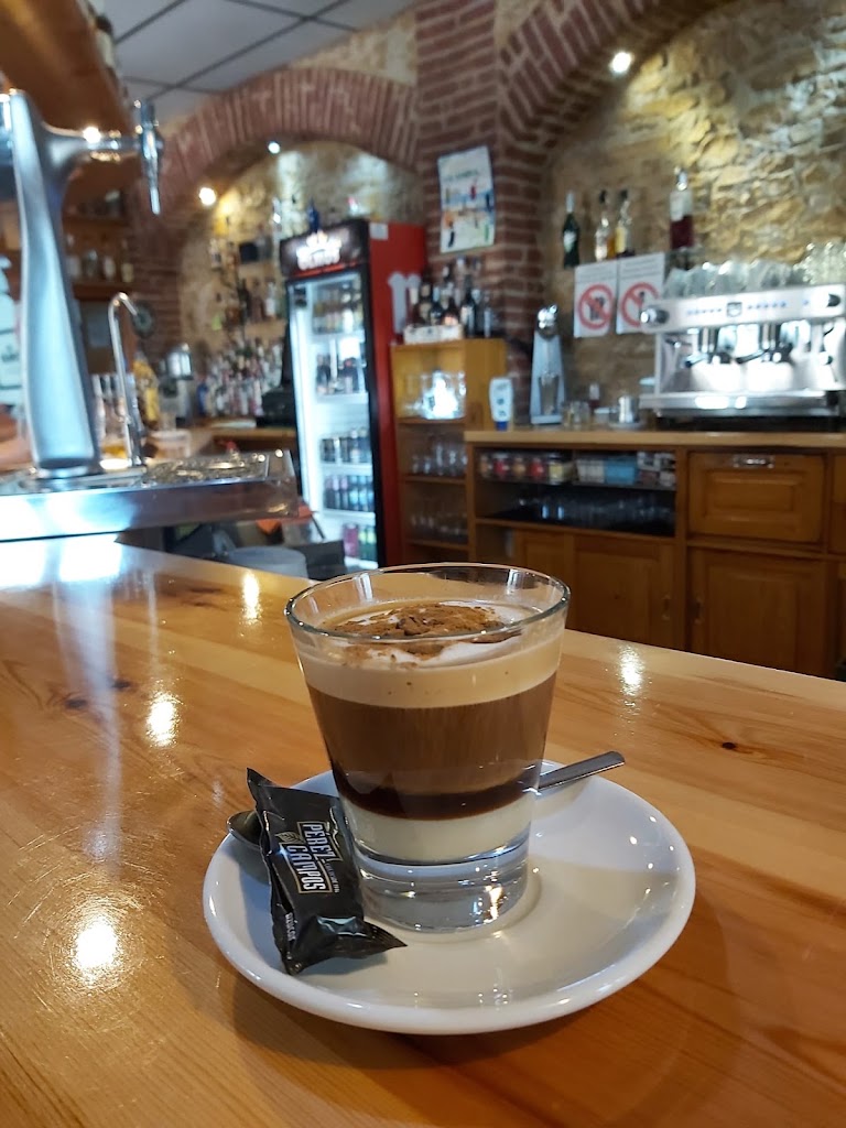Cafeteria Los Olmos — Comida y bebida