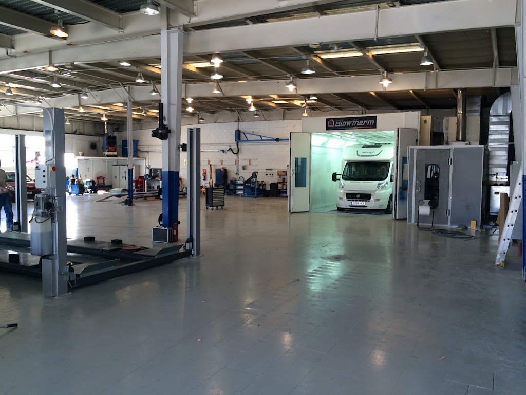 Multitalleres Lagun Onak — Interior