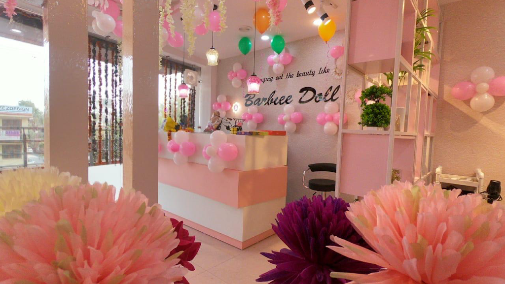Barbiee Glam Salon Academy