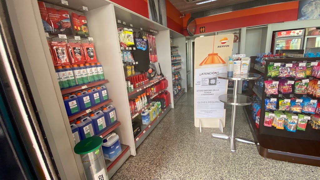 Estacion de Servicio Repsol — Interior