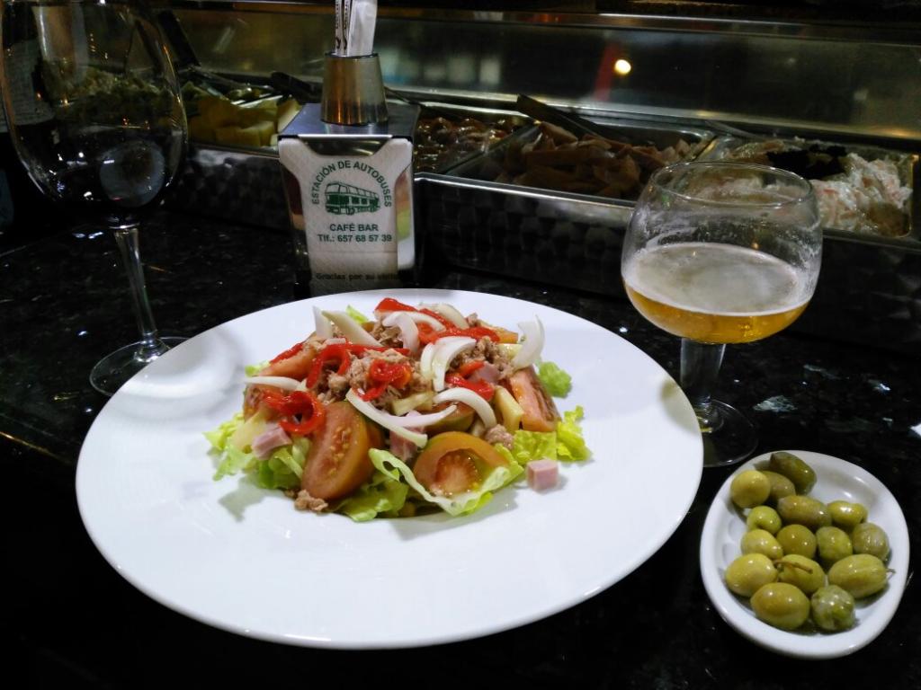 Bar Restaurante Estacion de Autobuses — Comida y bebida