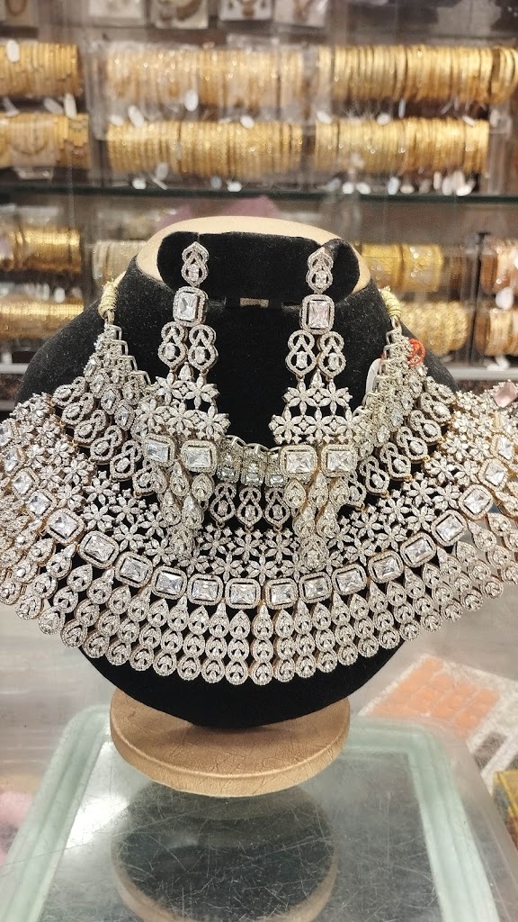 Needhu Beauty Parlour