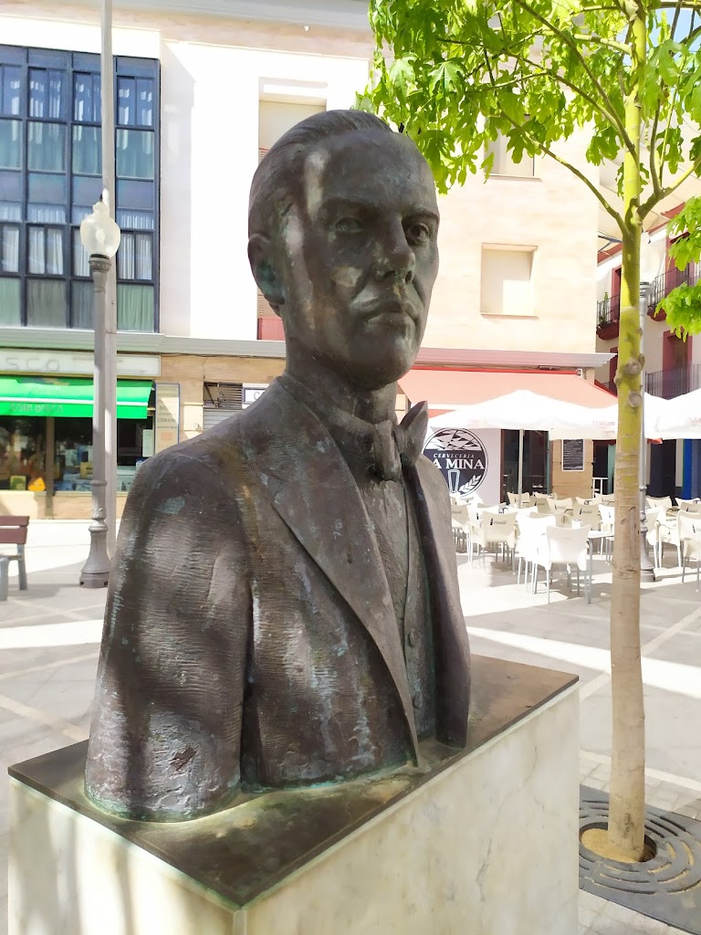 Monumento a Luis Cernuda
