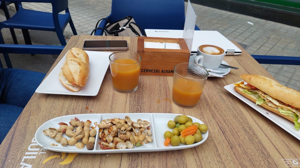 Bar Cafeteria Penya 2 — Comida y bebida