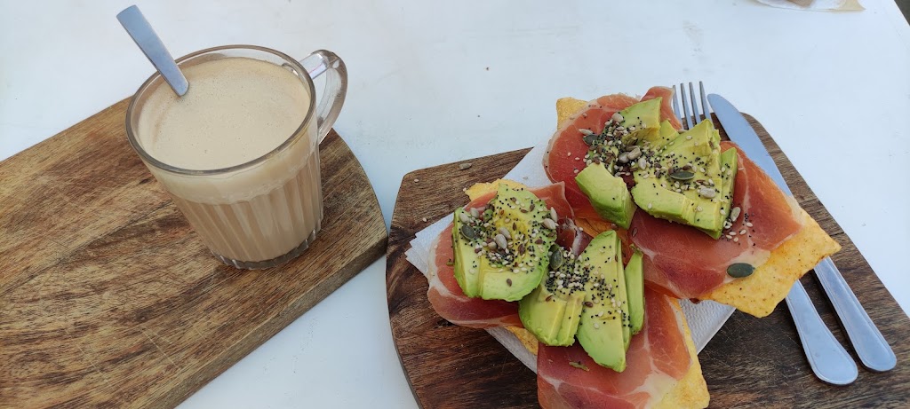 Caffee 83 — Comida y bebida