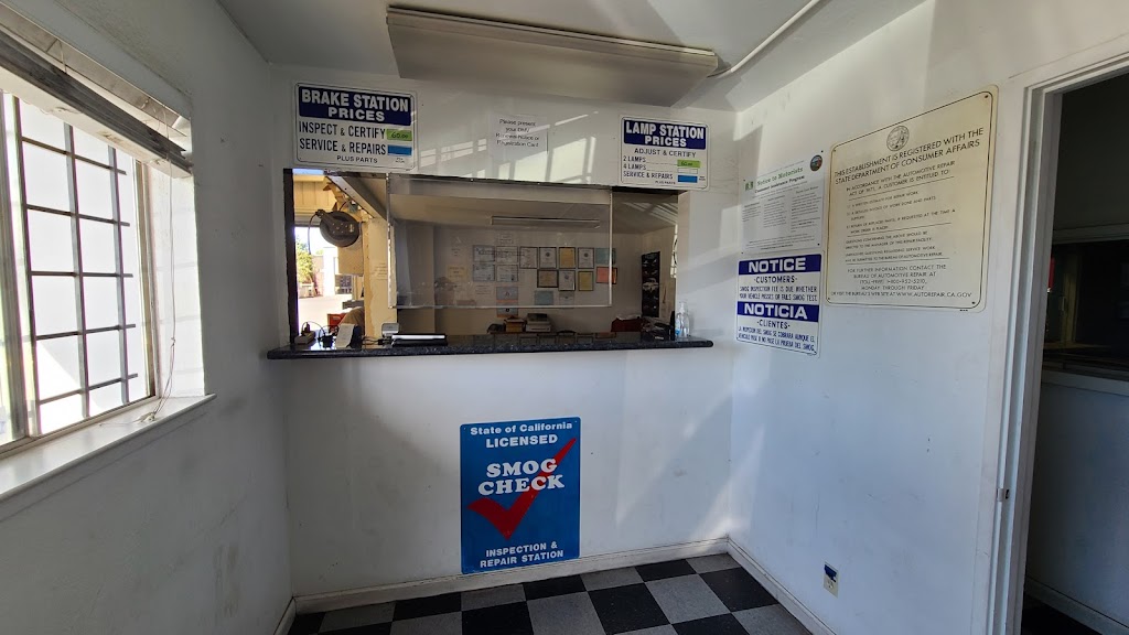 Smog inspection station in Salinas