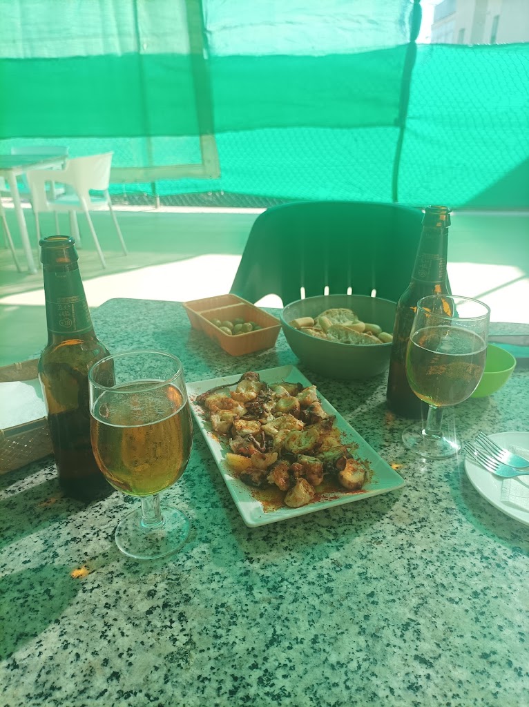 Bar Epifanio Alcaraz Pedreno — Comida y bebida