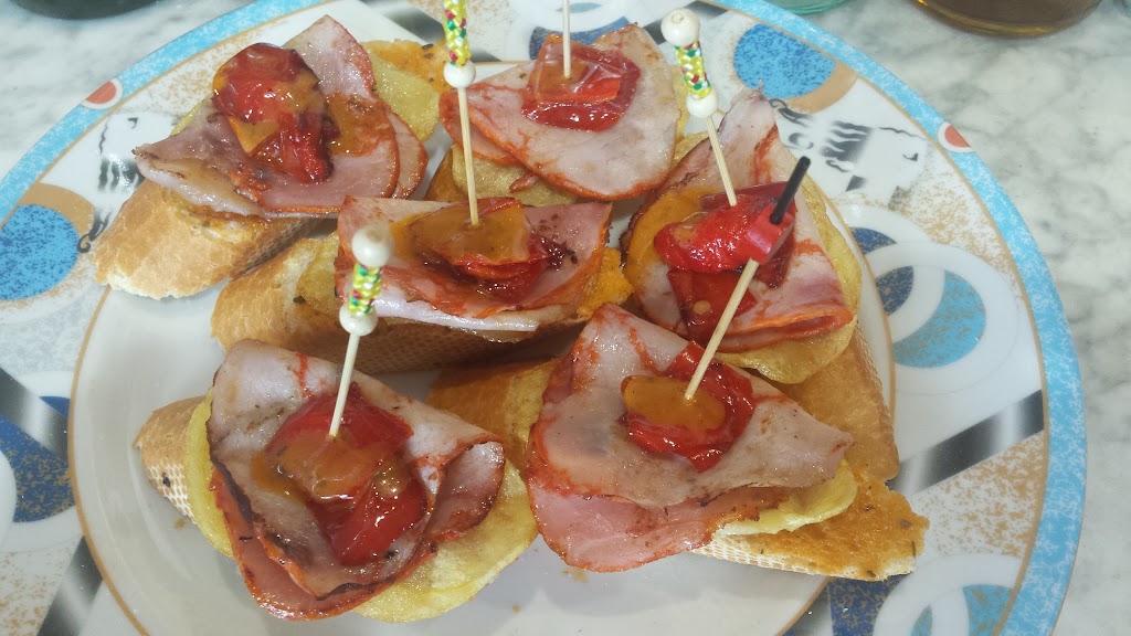 Cafe Bar El Navegante — Comida y bebida