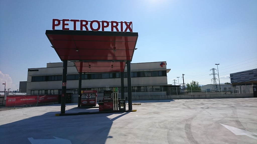 Petroprix — Exterior
