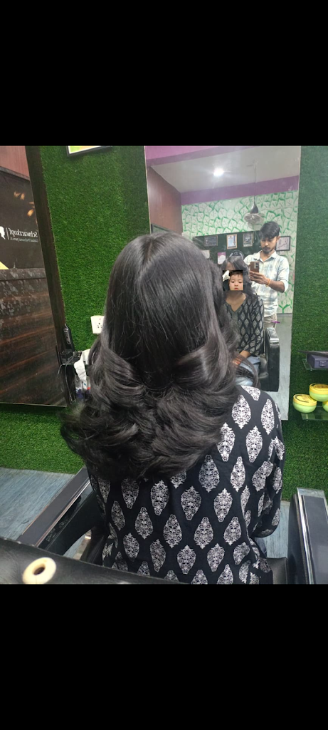 D Signature Unisex Salon